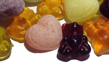 Für die süßen Momente im Leben! In bester Qualität und mit dem natürlichen Geschmack zaubern Ihnen unsere Süßwaren ein Lächeln ins Gesicht. Die original Herzel® Zuckermischungen verfeinern jedes Backrezept.